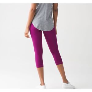 Women Lululemon High Rise Align Crop 19"in Deep Fuschia Size 6